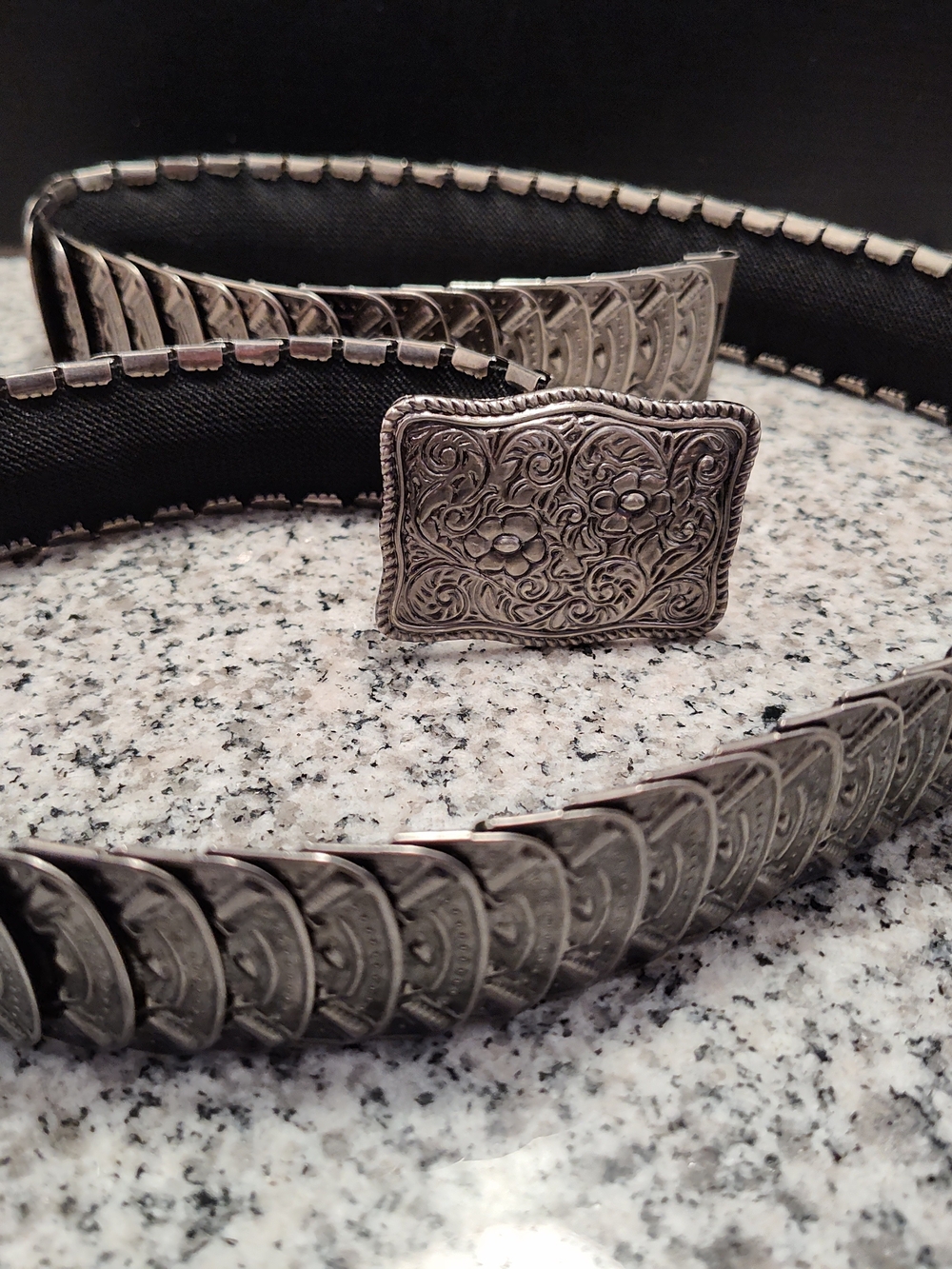 Vintage 1980s Silver Stretch Disk Belt. 34" Long.